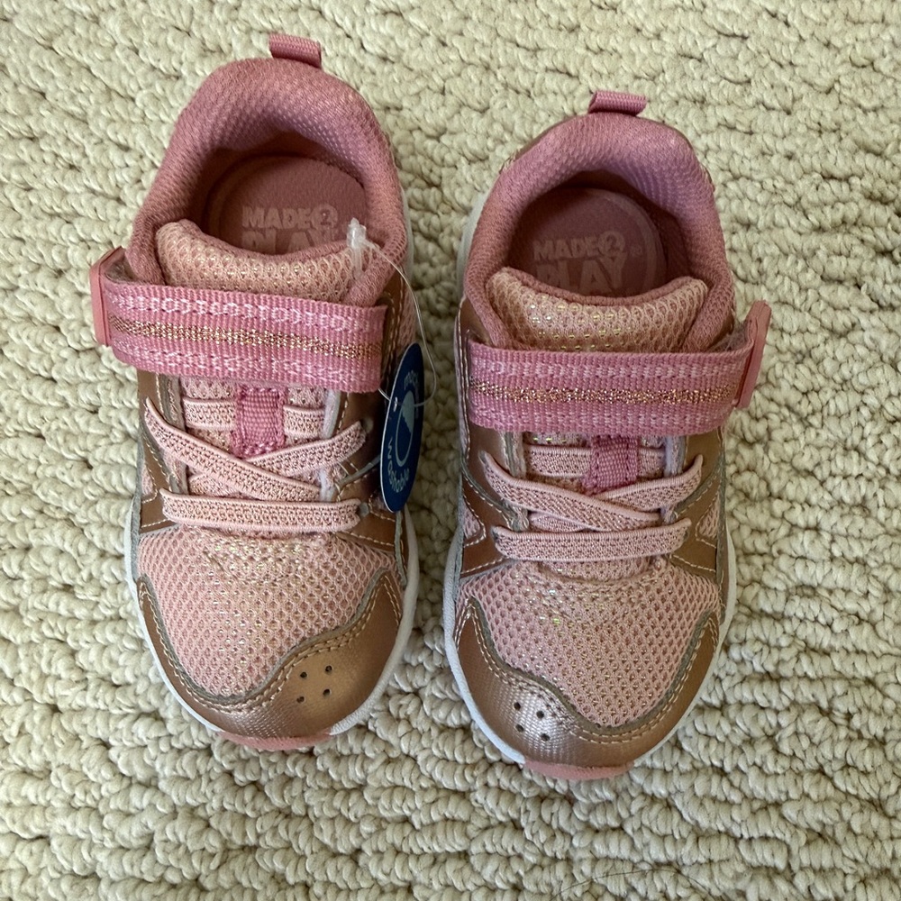 Stride Rite Made 2 Play Journey 2 Sneaker, Rose Gold, Little Kids Size 6M